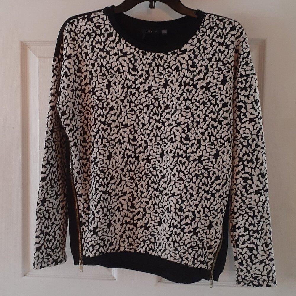 Dex White and Black Top, Size S.